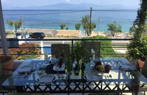 Kato Diminio House | Luxurious House next to the water
