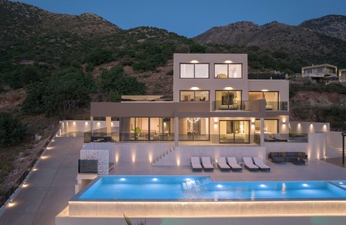 Bali Villa | Luxurious Villa Dias with Tennis Court by Estia