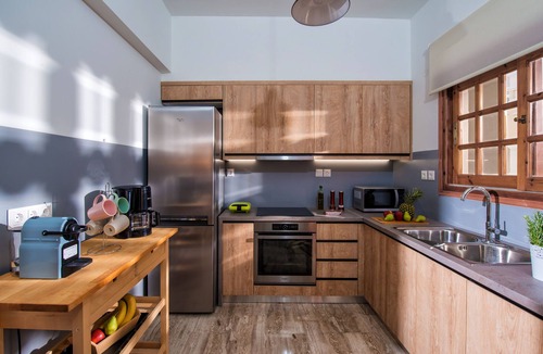 Hersonissos Centre Apartment | Luxury 3 BR, 120 m². home in the center of Hersonissos, 1 minute from the sea.
