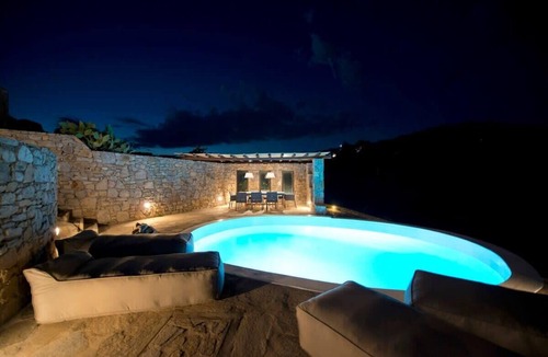 Little Venice Villa | Luxury 4 Bedroom Villa with Pool