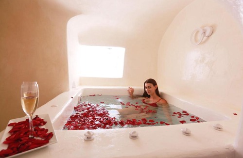 Oia Apartment | Luxury accomodation in a traditional place