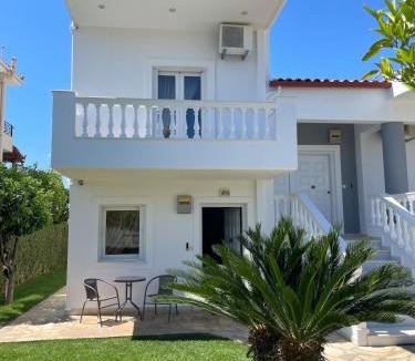 Assos-Lechaio House | Luxury Apartment in Kato Assos - Villa Orangerie