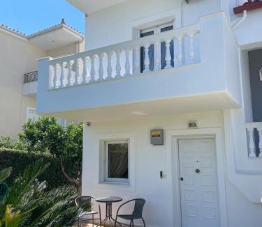 Assos-Lechaio House | Luxury Apartment in Kato Assos - Villa Orangerie