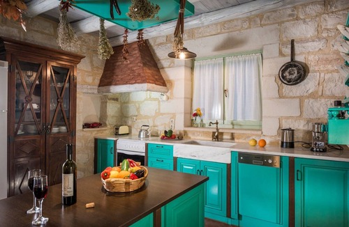 Filippos Villa | Luxury Crete Villa | Villa Petra Amanda | 4 Bedroom | Private Pool | Maza