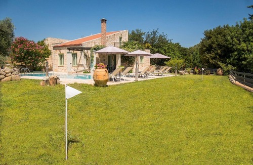 Filippos Villa | Luxury Crete Villa | Villa Petra Amanda | 4 Bedroom | Private Pool | Maza