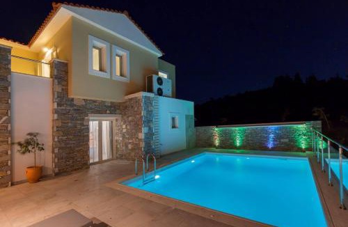 Paleokastro Villa | Luxury holiday home 4 bedroom villa in Paleokastro