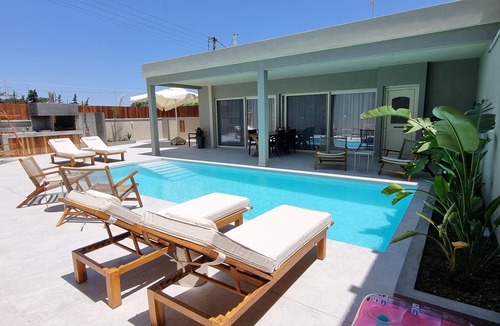 Nea Alikarnassos Apartment | Luxury & Privacy at Elysian Residences Heraklion— Private Saltwater Pool