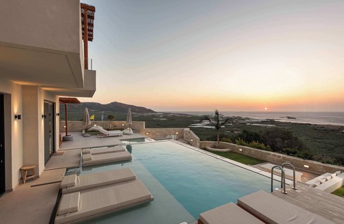 Limeniskos Villa | Luxury Villa With Accessible Private Pool