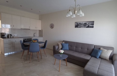 Petaloudes Apartment | Ma Maison Bleue - Apartment in Rhodes at Kremasti village, near the airport