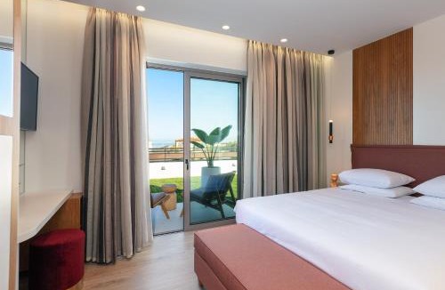 Skaleta Villa | Macaw Luxury Residence, daily housekeeping included!