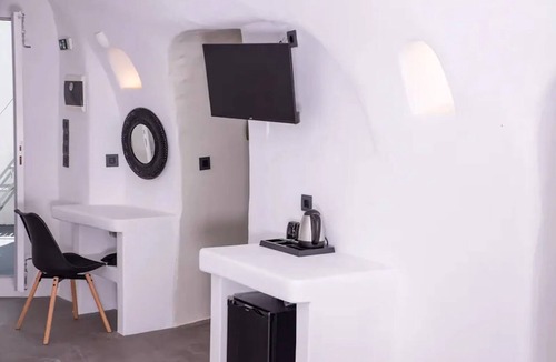 Finikia Villa | Magical Santorini Villa | Family Villa | 1 Bedroom | Access to Outdoor Pool &.