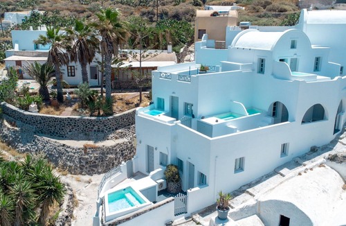 Finikia Villa | Magical Santorini Villa | Family Villa | 1 Bedroom | Access to Outdoor Pool &.