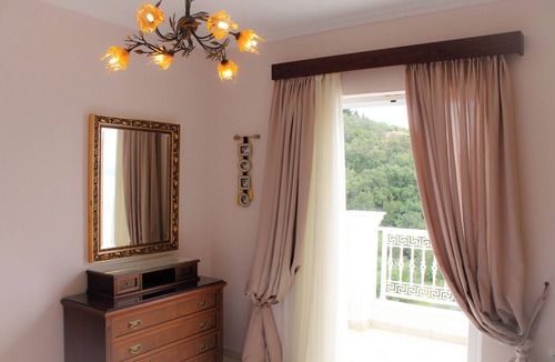Vlachatika Villa | Magnificent five-bedroom villa with panoramic views of the sean