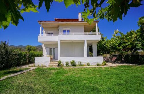 Gefira Mpania House | Makyneia Garden House