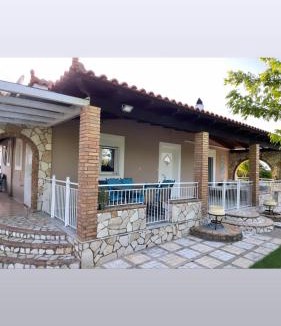 Skafidia Villa | Mama’s Sunshine Garden Villa