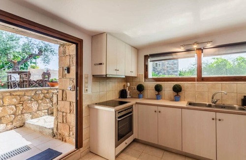Riglia House | Mani's Aura Seaside-Enchanting Stone Gem