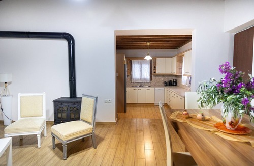 Omales Ski Chalet | Mani Sea & Stone House, Sea Views & Authentic Charm