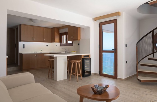 Linoperamata Villa | Manificus Villa IV, with Heated Pool