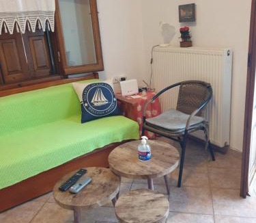 Glossa Apartment | Mantemi house