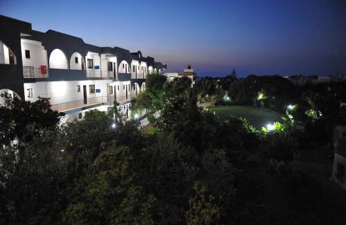 Petaloudes Hotel | Maritime