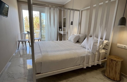 Gialos Bed & Breakfast | Mear Luxury Apartments and Studios