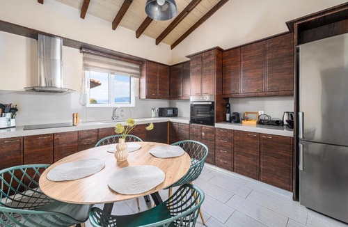 Aigialeia House | Meltemi Beach House - a seaside Luxury maisonnette