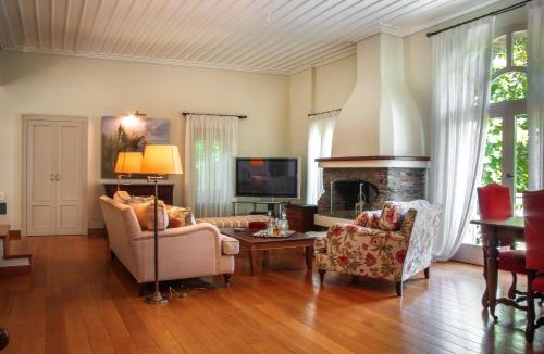 Menites Villa | Menites Springs Villa