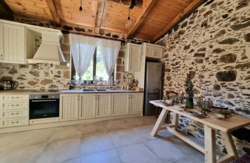 Mesavlia House | Mesavlia Traditional Stone House