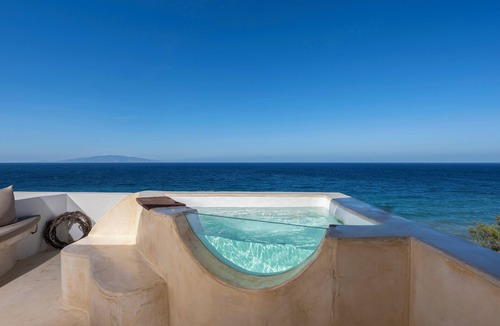 Kamari Villa | Michelangelo Beach Villa with Sea View