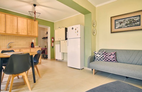 Fiolitis House | Mika's Valley View House
