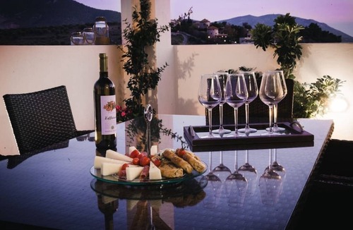 Markopoulon House | MiLo Luxury House- Free Airport pick up- 10 min drive ATH Airport