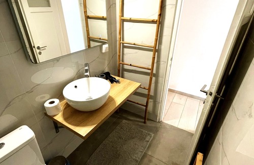 Mousio Apartment | Minimal and bright apt in Exarchia