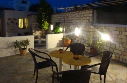 Paros House | Motel ∙ 8 guests