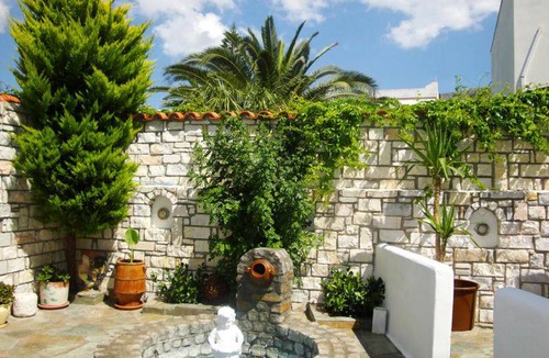 Paros House | Motel ∙ 8 guests