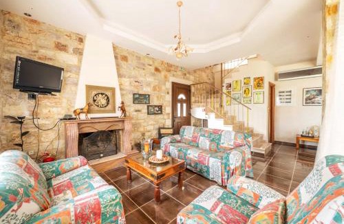 Lepreo Apartment | Mountain Oasis - Pool & Playground near Neda Falls