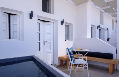 Oia Apartment | Muses Cycladic Suites - Compact Two-Bedroom Apartment with Outdoor Hot Tub