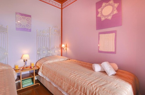 Faraklata Hotel | Museum Hotel George Molfetas