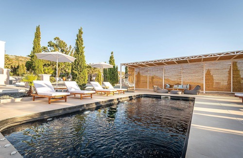 Kamari Villa | My Rental Homes | Villa Theo private pool and hot tub