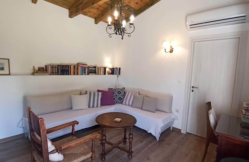 Gefira Mpania Cottage | Nafpaktos cottage by the sea for travelers and dreamers!