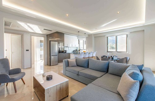 Vatolakkos Apartment | Neaira First Floor Apartment With Private Hot Tub