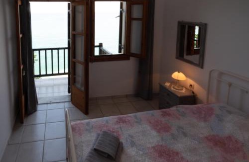 Papa Nero House | Niovi’s Seaside House