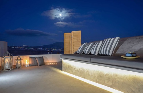 Akrotiri House | Nissos House 2BR-Rooftop Lounge+Caldera View