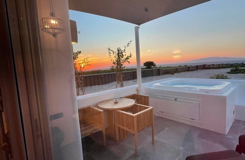 Oia Apartment | Nixteri Anemi Vine Villa
