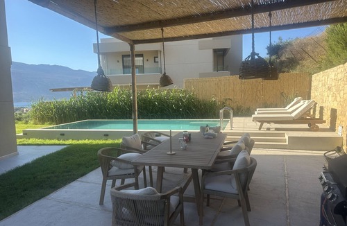 Trachilos Villa | Nusa retreat - 3 bedroom luxury residence with private (free) heating pool
