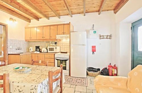 Agni Apartment | Olgas Cottage: Stone house on the beach
