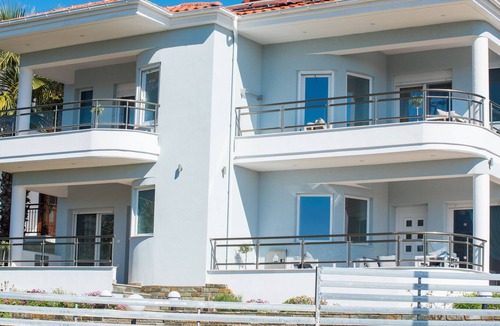 Golden Beach House | Olive Garden Villas - two spacious villas in beautiful Golden Beach