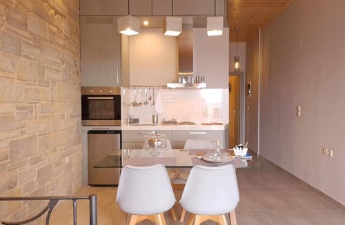 Limeniskos Apartment | :on the water lodging | 2