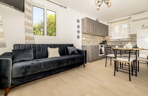 Xirokastello Apartment | One-Bedroom Apartment with Veranda - Arazzo Apartments