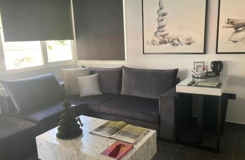 Vouliagmeni Apartment | Only2Suites