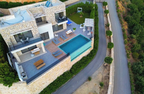 Kissamos Villa | Paleokastro Luxe Villa - Jacuzzi - HeatedPrivate Pool